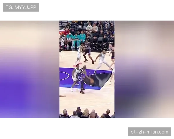 德罗赞持续单打拉开空间，抵消队友三分依赖